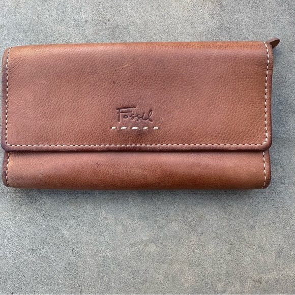 Fossil Handbags - Fossil Tri-fold Tan Pebbled Leather Wallet